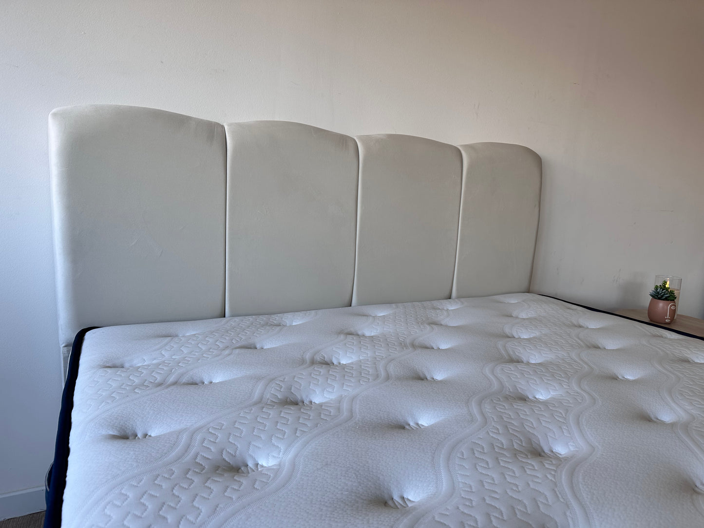 Lit Coffre CELIA Blanc Cassé- Velours